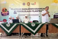 Manajer Lazismu Pekalongan Sutiknyo saat memberikan materi di hadapan ratusan guru Paud Aisyiyah