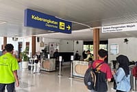 Kesibukan penumpang kereta api di Stasiun Peklaongan usai libur panjang Hari Raya Iduladha dan akhir pekan, Minggu (31/5/2026). Foto : Istimewa