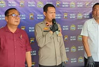 Wakapolres Batang Kompol Indra Hartono saat memimpin konferensi pers  beberapa kasus sekaligus yang berhasil diungkap dengan mentersangkakan sejumlah pelaku sekaligus mengamankan barang bukti kejahatan, Rabu (3/6/26).