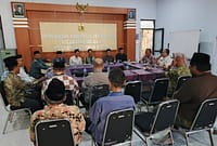 Jajaran Forkopimcam menggelar rapat khusus di Aula Kelurahan Simbangkulon menyikapi nasib keberlanjutan pendidikan eks santriwati Padepokan Padang Ati yang tidak lagi berkegiatan atau ditutup, Sabtu (6/6/26). Foto : Istimewa