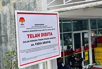KPK menyita sejumlah minimarket yang diduga merupakan aset milik mantan Bupati Pekalongan Fadia Arafiq di mana salah salah satunya berdiri di lahan yang berlokasi di Desa Domiyang, Kecamatan Paninggaran, Rabu (17/6/26). Foto : Istimewa