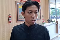 Yusril Eko Riyadi mantan karyawan Big Boss Resto milik mantan Bupati Pekalongan Fadia Arafiq yang mengaku baru tahu namanya dicatut sebagai tenaga outsourcing usai menjalani pemeriksaan KPK di Mapolres Pekalongan Kota, Jumat (19/6/26).