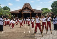 Disdikbud berencana menjadikan dolanan tradisional menjadi materi ekstrakurikuler di sekolah dasar di Kabupaten Batang, Rabu (1/7/26). Foto :  Ilustrasi AI