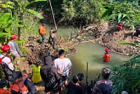 Tim SAR gabungan masih melakukan pencarian di area yang dicurigai sebagai lokasi dua anak hilang dan diduga tenggelam di saluran irigasi, Kamis (16/7/26). Foto : Istimewa