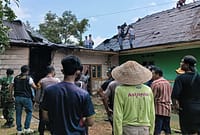 Rumah warga Desa Tambakboyo Kecamatan Reban nyaris ludes terbakar akibat keteledoran penghuni rumah yang asyik bermain ponsel dengan meninggalkan kompor yang sedang menyala, Senin (20/7/26). Foto : Istimewa