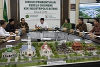 Kemenag Kabupaten Batang bersama Forum Kerukunan Umat Beragama (FKUB), jemaat dari berbagai denominasi menyepakati pembentukan Gereja Oikumene pertama di KEK Industropolis sebagai model pengelolaan rumah ibadah di kawasan industri, Senin (20/7/26). Foto : Ilustrasi AI
