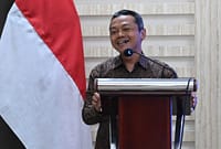 Wakil Menteri Pendidikan Dasar Dan Menengah Fajar Riza Ul Haq menyebut kemampuan nyata lebih penting daripada sekedar kepemilikan jazah di Rakor Penguatan Tata Kelola Pendidikan Nonformal dan informal di Cimahi, Selasa (21/7/26). Foto : Istimewa