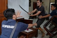 Penagihan cicilan angsuran berujung serangan senjata tajam terjadi di Kabupaten Klaten, Kamis (23/7/26). Foto : Ilustrasi AI