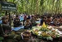 Warga Desa Kreyo, Kecamatan Wonotunggal menggelar Nyadran Alas Pandawa sebagai tradisi turun temurun, Kamis (23/7/26). Foto : Ilustrasi AI